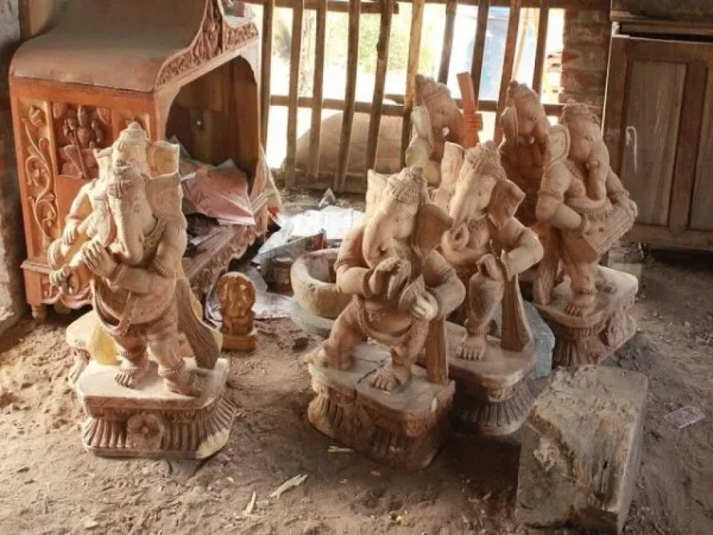 A Guide to Local Handicrafts and Souvenirs in Kodaikanal Kodaikanal Wooden carvings 1